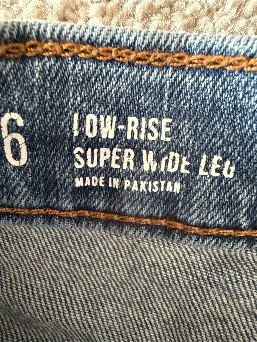 a.n.a wide-leg Light Blue Denim Jeans with Contrast Stitching - Picture 3 of 11